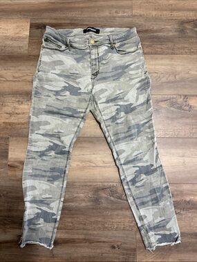 Express Women's Camo Jeggings in Gray and Cream